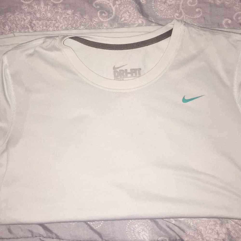 Women’s athletic top mint green